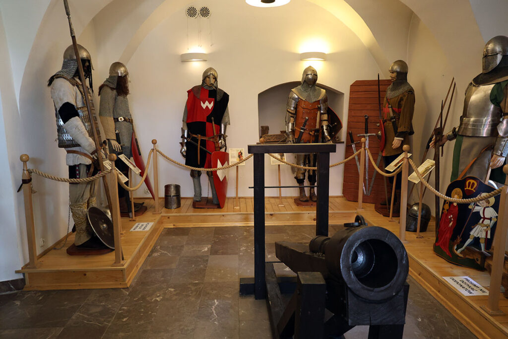 Chęciny - historia uzbrojenia w kamienicy Niemczówka