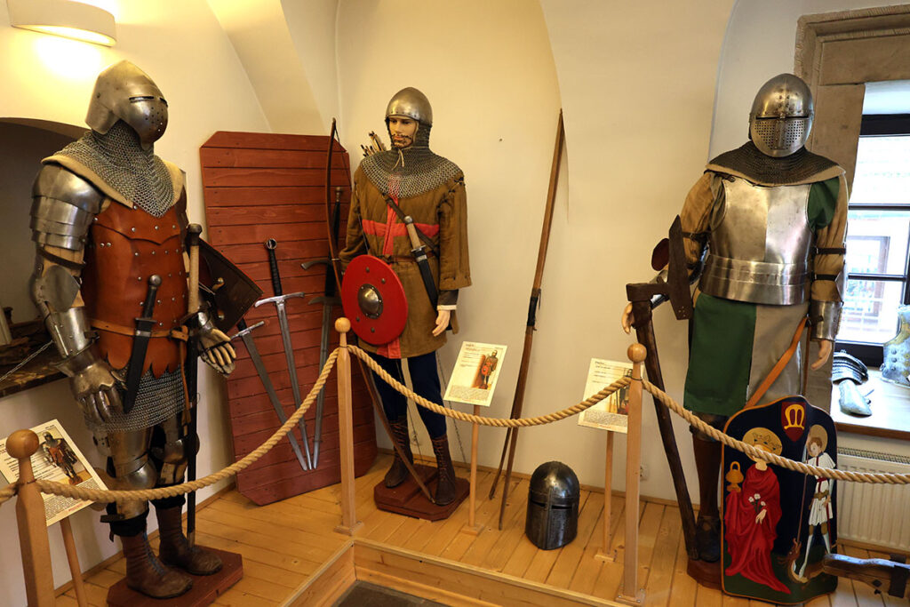 Chęciny - historia uzbrojenia w kamienicy Niemczówka