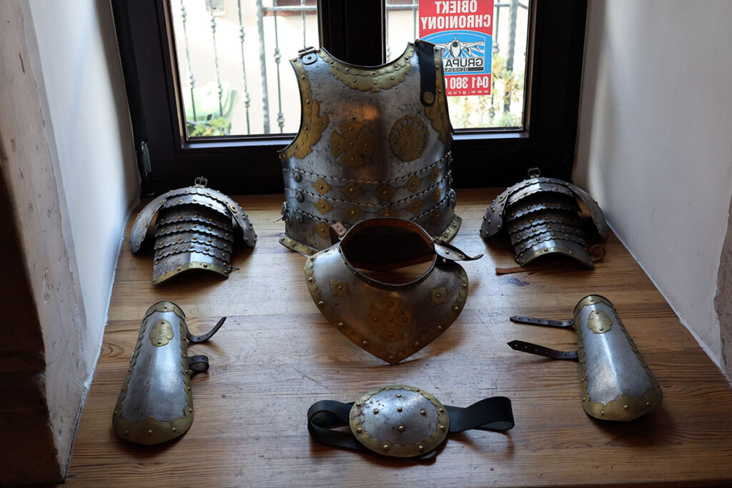 Chęciny - historia uzbrojenia w kamienicy Niemczówka