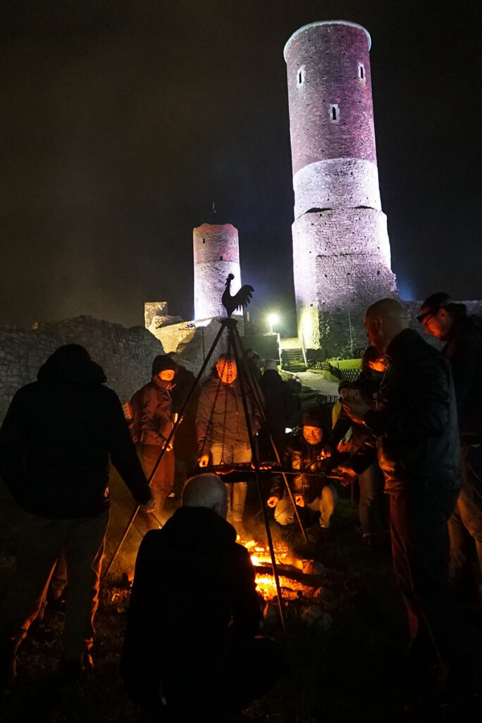 Ognisko na Zamku Dolnym.