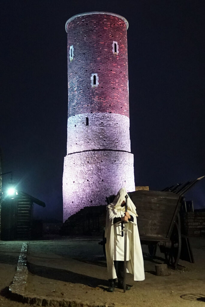 Na Zamku Górnym można czasem trafić na ducha krzyżaka...